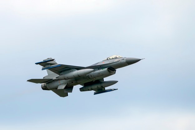 Holenderskie F-16 wystartowały po tym, gdy rosyjski bombowiec zbliżył się do przestrzeni powietrznej krajów Beneluksu /Shutterstock