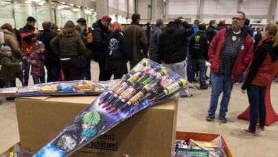 ​Holendrów ogarnęło fajerwerkowe szaleństwo... A policja walczy z nielegalną dystrybucją