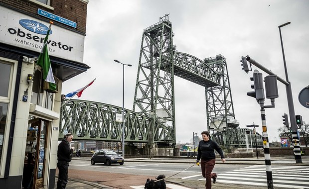 Holendrzy rozbiorą dla Bezosa kultowy most. Inaczej jacht miliardera się pod nim nie zmieści