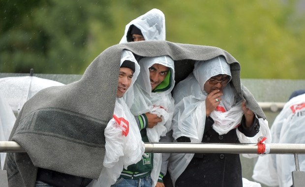 Hollande straszy: Nie chcecie uchodźców? Możecie opuścić UE!