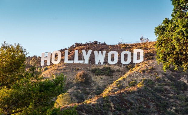 "Hollywood zdewastowane". Trump nadciąga z odsieczą