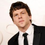 Jesse Eisenberg Hollywoodzki aktor wrócił do Polski. Odwiedził ważne miejsce nad morzem