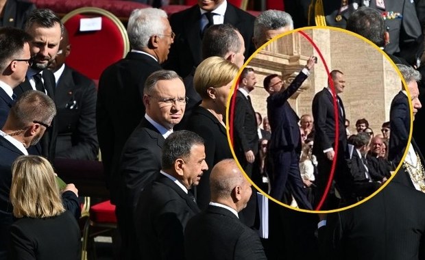 Hołownia na pogrzebie Franciszka. W sieci zawrzało 