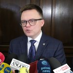 Hołownia: Upublicznimy wszystkie nagrania z przepychanek pod Sejmem