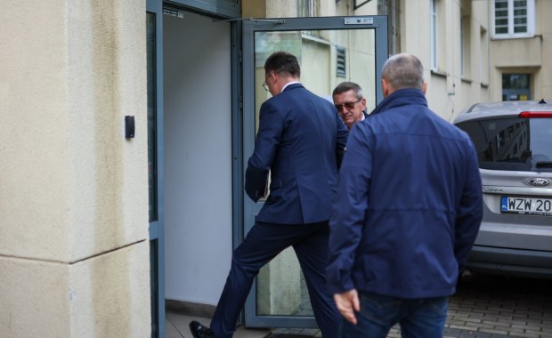 Hołownia w prokuraturze. Przesłuchanie przerwane