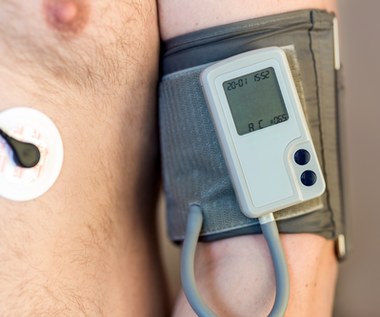 Holter ciśnieniowy. Czemu jest lepszy od zwykłego ciśnieniomierza?