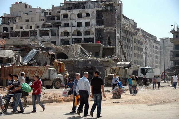 Homs, jedno ze zniszczonych syryskich miast /STR /PAP/EPA