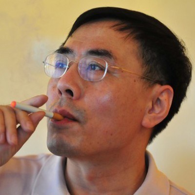 Hon Lik - wynalazca elektronicznych papierosów /AFP
