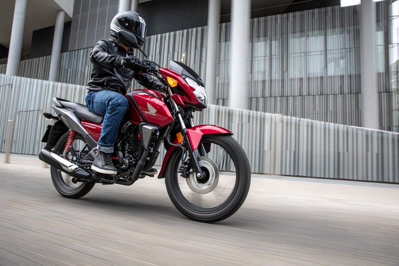 Honda CB125F to doskonały przykład motocykla na prawo jazdy kategorii B /materiały prasowe