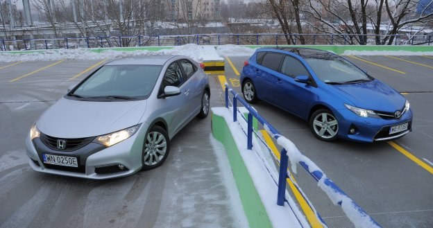 Honda Civic i Toyota Auris, czyli dwa japońskie samochody o zupełnie różnych charakterach, należące do klasy kompakt. /Motor