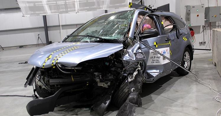 Honda CR-V po teście zderzeniowym IIHS /Informacja prasowa