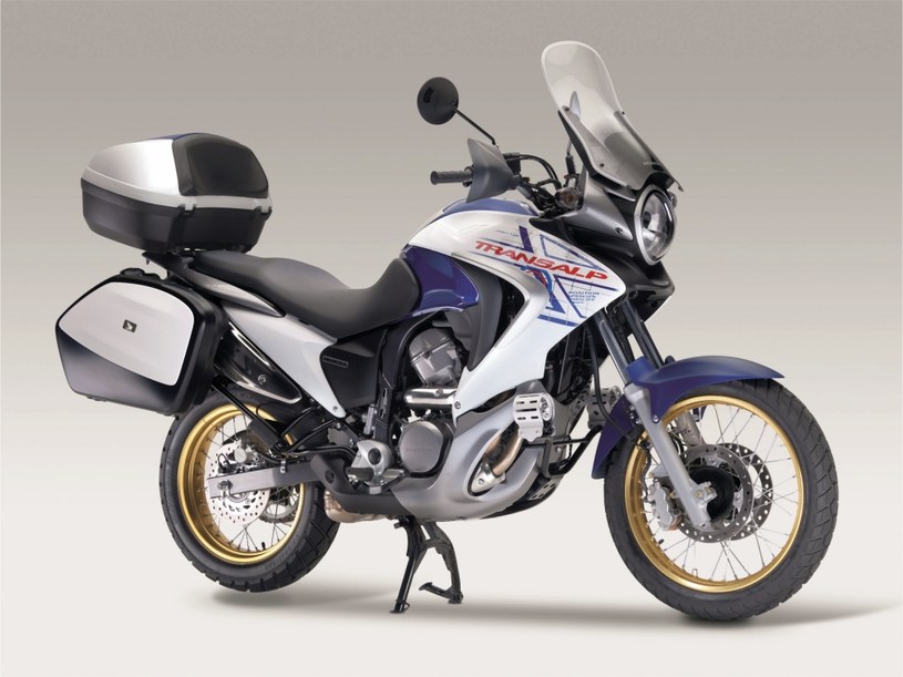 Honda Transalp XL700V to motocykl dla podróżników /materiały prasowe