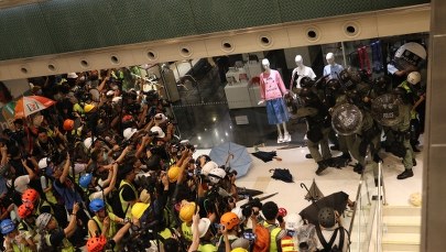 Hongkong: Kolejne wielotysięczne manifestacje