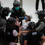 Hongkong: Kontrowersyjne prawo o bezpieczeństwie już działa. Ze szkół mają zniknąć "wywrotowe" treści