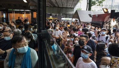 Hongkong zdejmuje nakaz noszenia maseczek ochronnych. Po 959 dniach! 