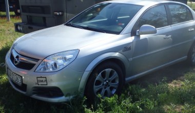 Honkery, ciężarówki i Opel Vectra. Wojsko znów robi wyprzedaż