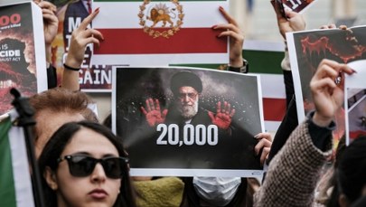 Horror w Iranie. Tysiące zabitych w masakrach, w kostnicach zalegają ciała