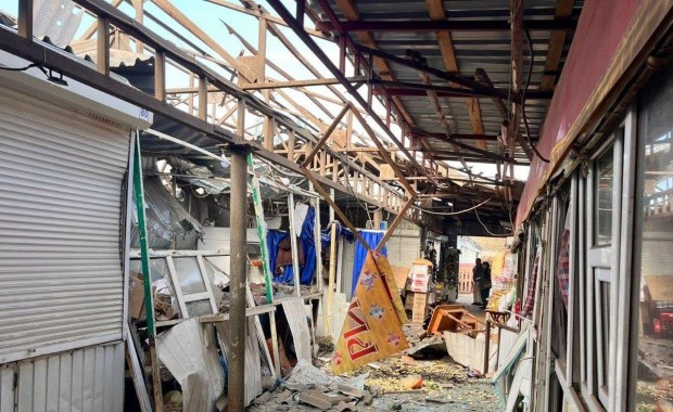 Horror w Nikopolu. Rosyjskie drony uderzyły w targowisko, są zabici