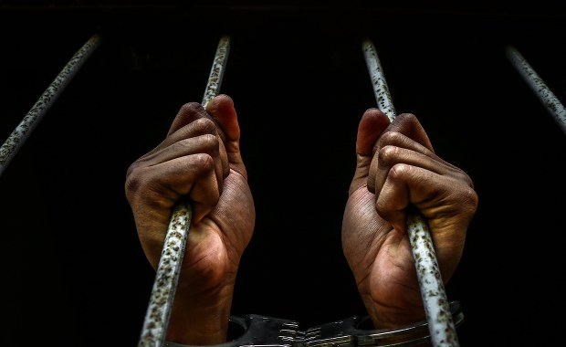 Horror w Radomiu. 19-latek okrutnie znęcał się nad ciężarną partnerką