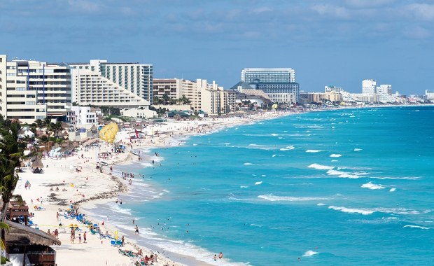 Horror w turystycznym raju. 16 ciał zalanych betonem