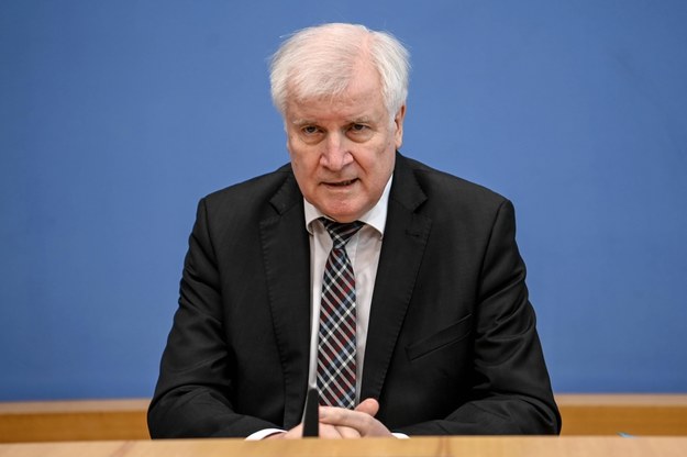 Horst Seehofer /Britta Pedersen  /PAP/DPA