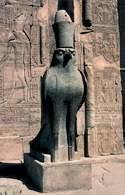 Horus jako sokół w koronach Górnego i Dolnego Egiptu, Edfu /Encyklopedia Internautica
