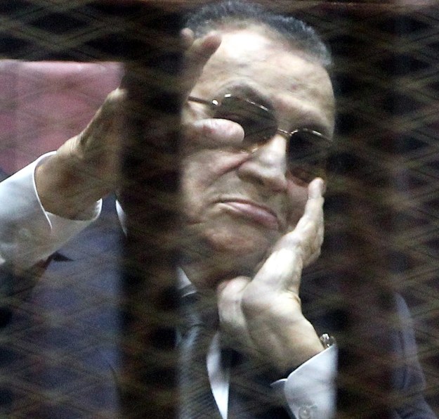 Hosni Mubarak na sali sądowej /PAP/EPA/KHALED ELFIQI /PAP/EPA