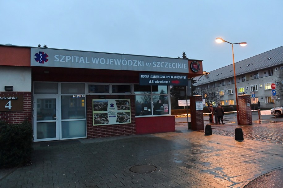 Hospitalizowane osoby przebywają w szpitalu wojewódzkim w Szczecinie / 	Marcin Bielecki    /PAP