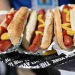 Hot dog w Sopocie za niecałe 100 zł. Cenę podbija jeden składnik