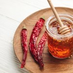 sosy Hot honey to nowy kulinarny hit. Dlaczego wszyscy dodają go do jedzenia?