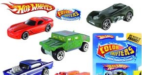 Hot Wheels to rodzina resoraków firmy Mattel. Popularne wśród kolekcjonerów modele po raz pierwszy wprowadzono do sprzedaży w 1968 roku (początkowo w skali 1:64, później również 1:43). /Hot Wheels