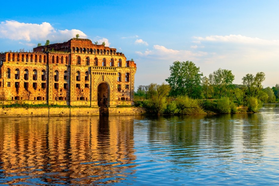 Hotel Airport Modlin powstanie w zabytkowej Twierdzy Modlin – nowa inwestycja Grupy Konkret /Shutterstock
