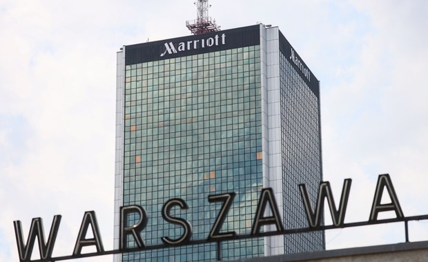 Hotel Marriott znika z wieżowca w centrum Warszawy