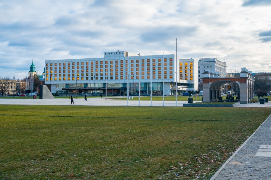 Hotel Sofitel Victoria /Shutterstock