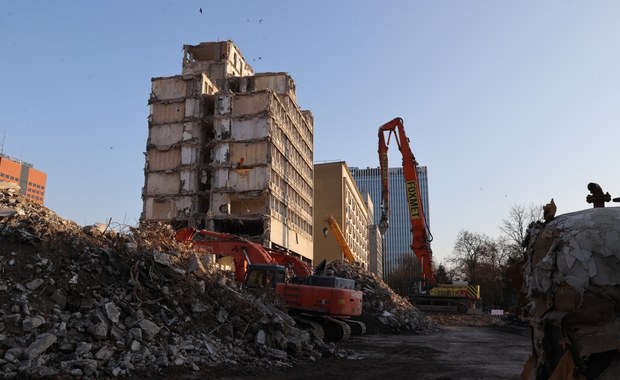 Hotel Światowit do wyburzenia. Budynek znika z centrum Łodzi [ZDJĘCIA]