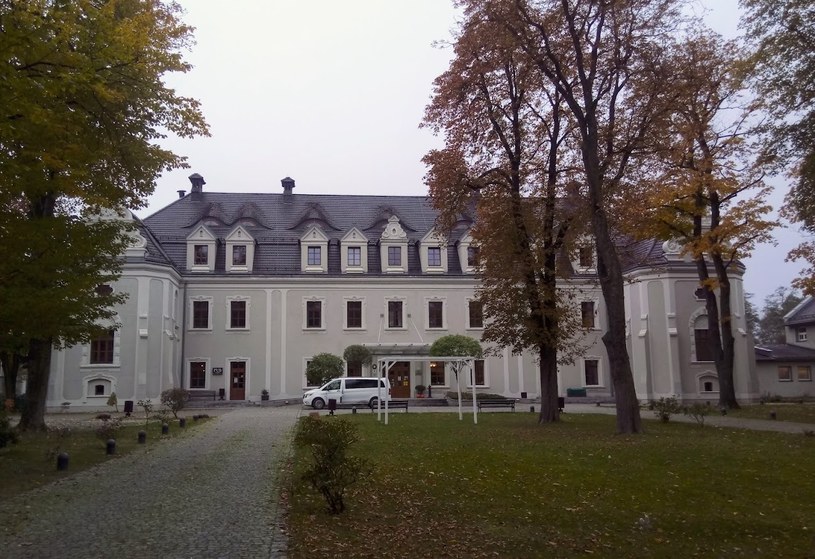 Hotel w Lublińcu; dawniej znajdował się w nim "oddział A", gdzie dokonywano selekcji dzieci /Kalina Błażejowska  /materiały prasowe