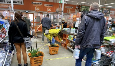 Hotele i handel utrzymują aktualne obostrzenia 