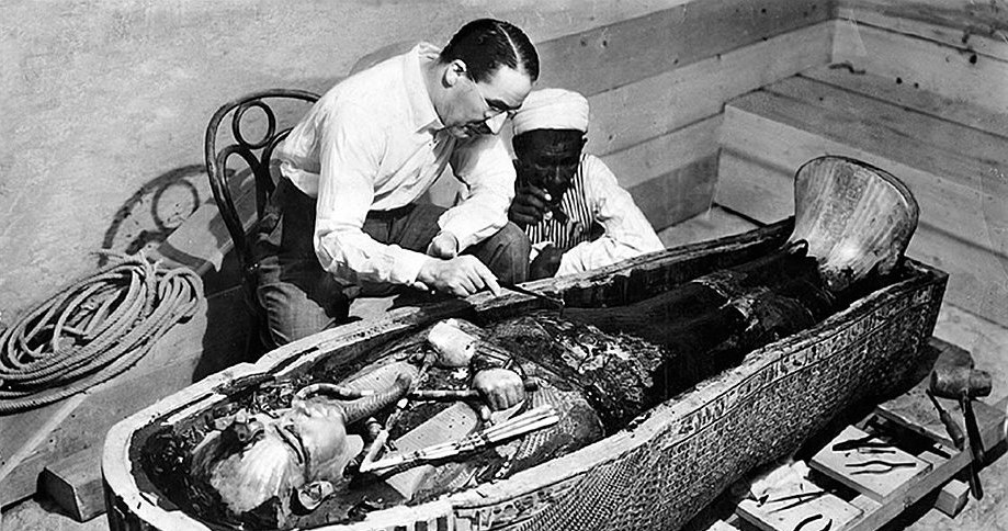 Howard Carter podczas badań /The New York Times photo archive/Exclusive to The Times /domena publiczna