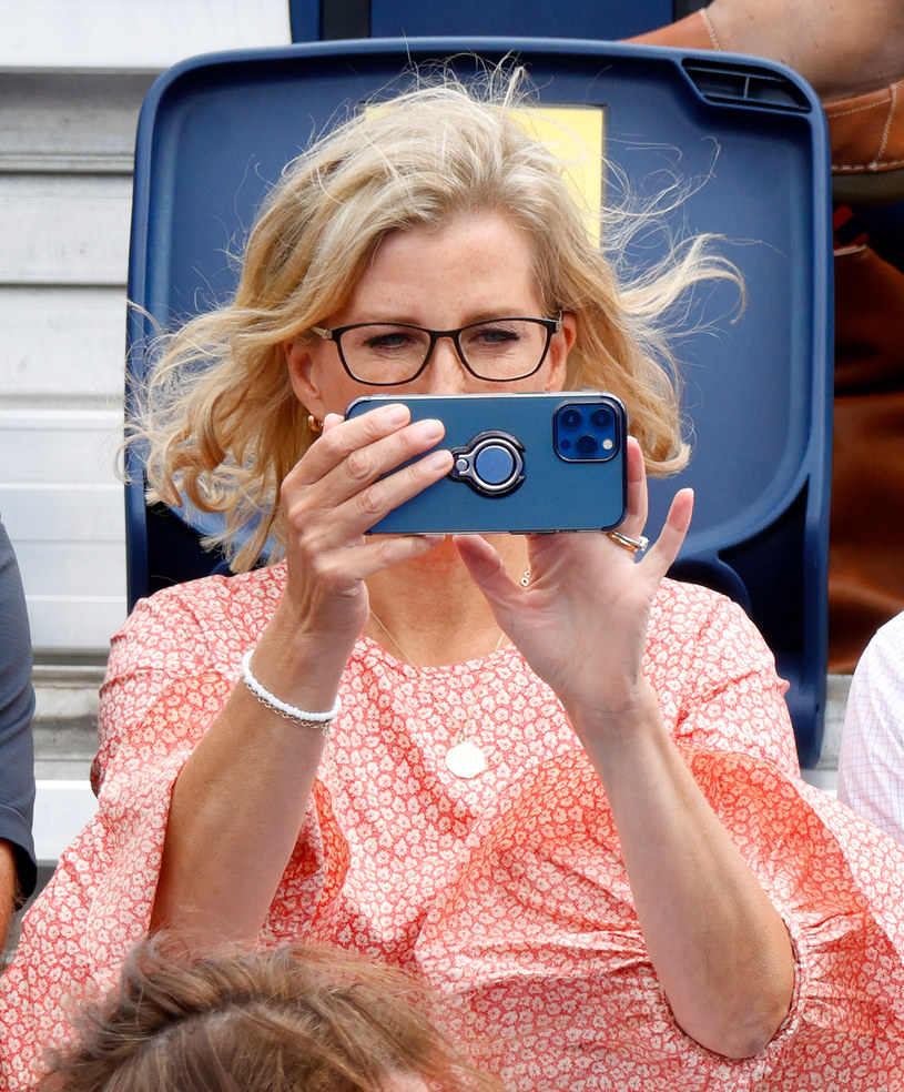 Hrabina Zofia również nie przepuści okazji do sfotografowania ważnych momentów /Max Mumby/Indigo/Getty Images /Getty Images