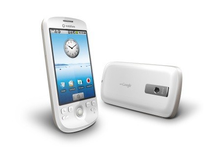 HTC Magic - jeden z telefonów korzystających z systemu Google Android /materiały prasowe