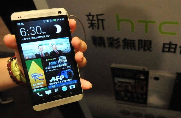 HTC One z czystym Androidem trafi do sprzedaży pod koniec czerwca /AFP