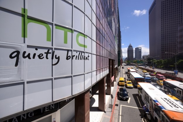 HTC szuka oszczędności w tańszych podezpołach /AFP