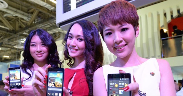 Huawei Ascend P6 kosztuje zaledwie 1600 zł /AFP