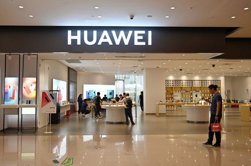 Huawei intensywnie testuje swój nowy, mobilny system /AFP