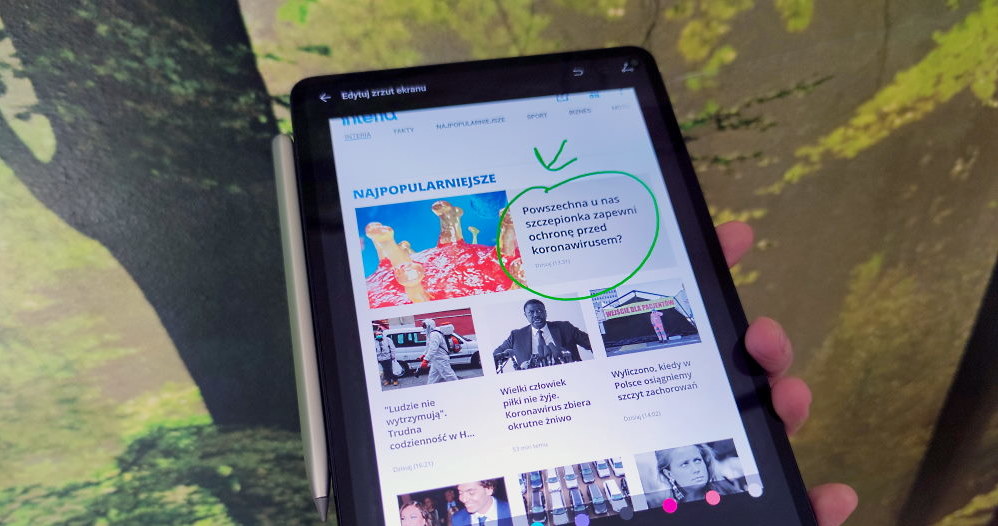 ​Huawei MatePad Pro - sposób na zaznaczenie tekstu przy pomocy rysika /INTERIA.PL