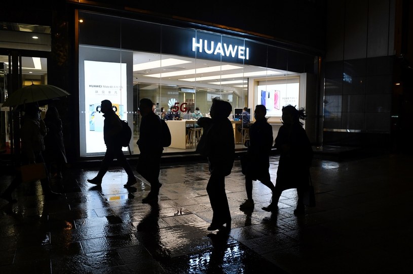 Huawei zmaga się z szerokimi konsekwencjami sankcji USA /AFP