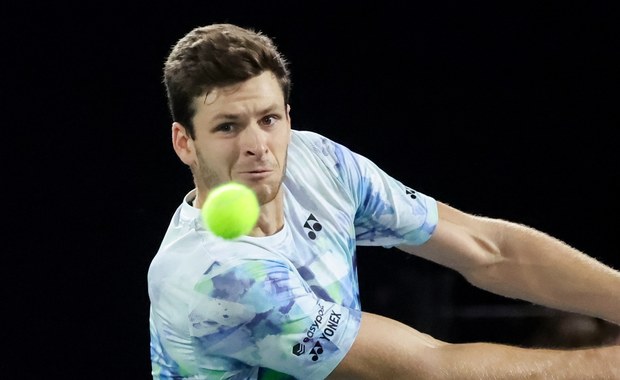 Hubert Hurkacz awansował do drugiej rundy w Paryżu