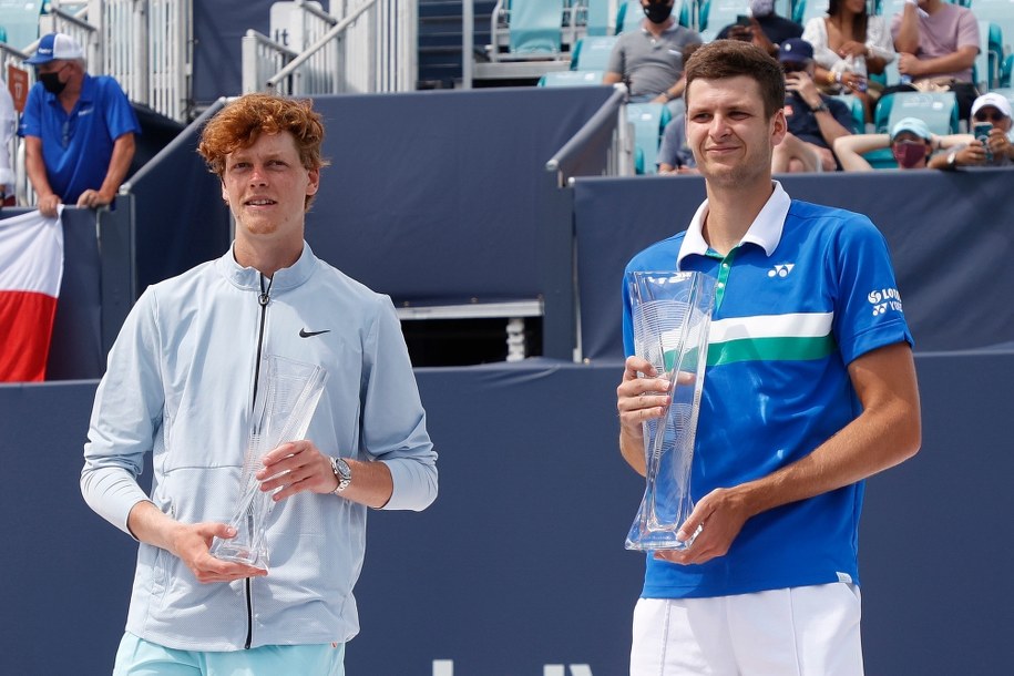Hubert Hurkacz i Jannik Sinne /RHONA WISE /PAP/EPA