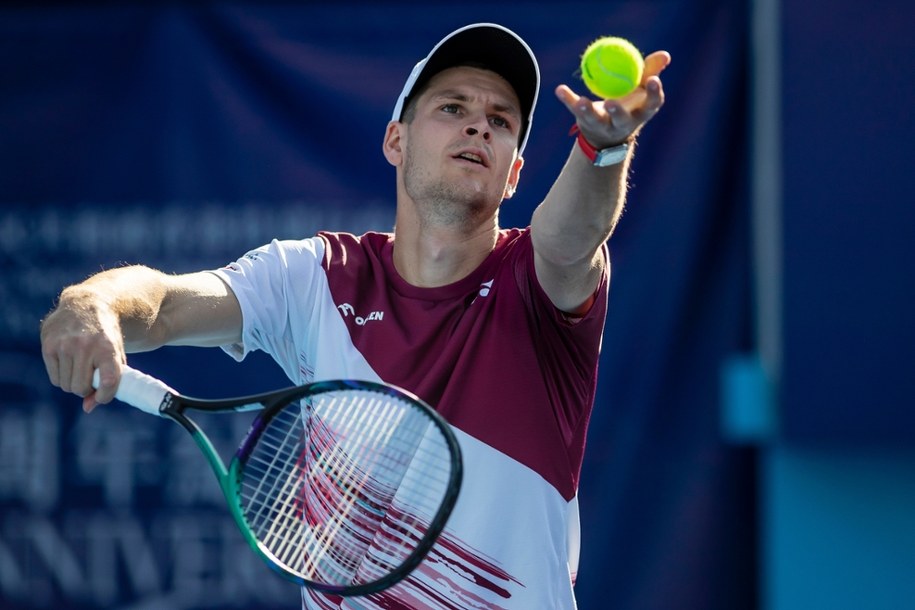 Hubert Hurkacz nie wystąpi w Wimbledonie /Shutterstock