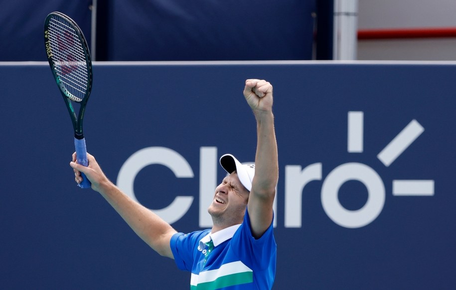 Hubert Hurkacz po triumfie w turnieju ATP w Miami //RHONA WISE /PAP/EPA
